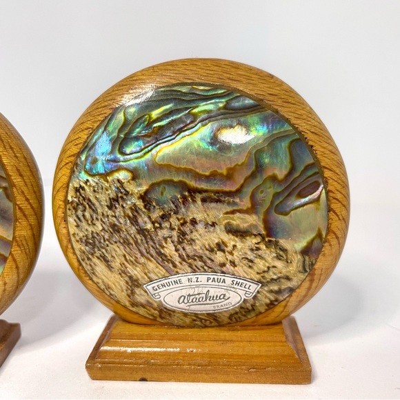 Ataahua New Zealand Genuine Paua Shell Salt and Pepper Shakers - Picture 3 of 10